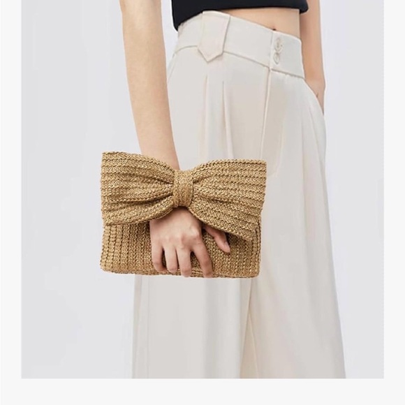Elegant Gold Bow Clutch - Picture 3 of 4